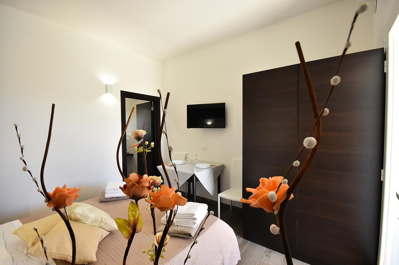 Borgo Fiorito Relais Bed & Breakfast Parabita Luaran gambar